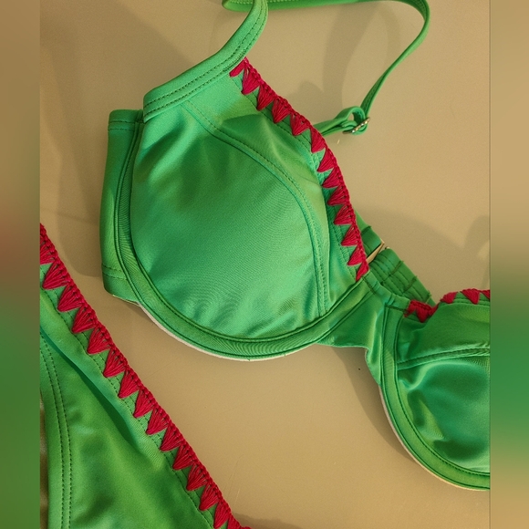Cupshe Green Two Piece Bikini with Red Trim - Picture 4 of 13